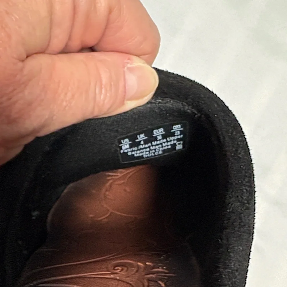 Bzees Black Slip-On Clogs like new. - Picture 5 of 5